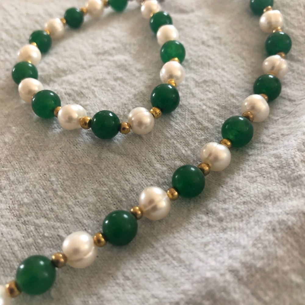 Jade & faux pearl necklace, bracelet, & earrings